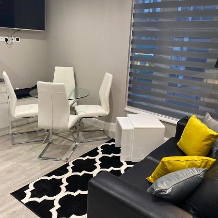 Amazing Central High Street Self Contained Apartments By Syl Watford  Zewnętrze zdjęcie