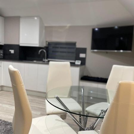 Amazing Central High Street Self Contained Apartments By Syl Watford  Zewnętrze zdjęcie