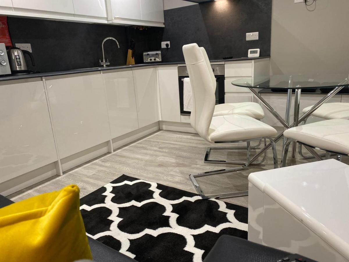 Amazing Central High Street Self Contained Apartments By Syl Watford  Zewnętrze zdjęcie